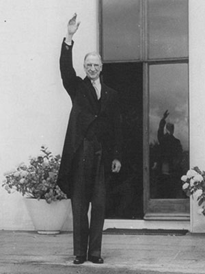 Photograph of President Eamon de Valera at ras an Uachtarin on the day of his inauguration as President of Ireland, 25 June 1959. 