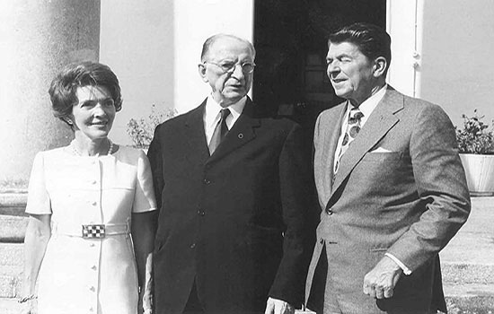 Photograph of President Eamon de Valera, Ronald Reagan, Governor of California, and his wife Nancy Reagan, at ras an Uachtarin, on the occasion of Reagan's visit to Ireland in July 1972. 