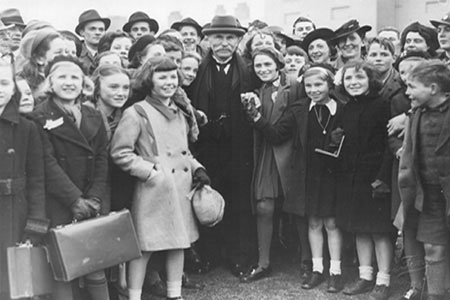 Photograph of President Douglas Hyde with participants in the Cumann Drmadheachta na Sgol competition at the awards ceremony in ras an Uachtarin, 30 March 1939. 