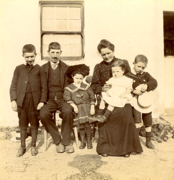 Historical Image family with children